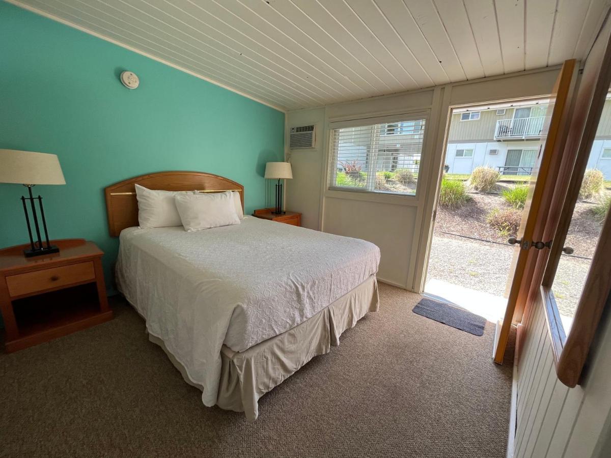 Holiday Beach Resort Motel Okanagan Falls Exteriér fotografie