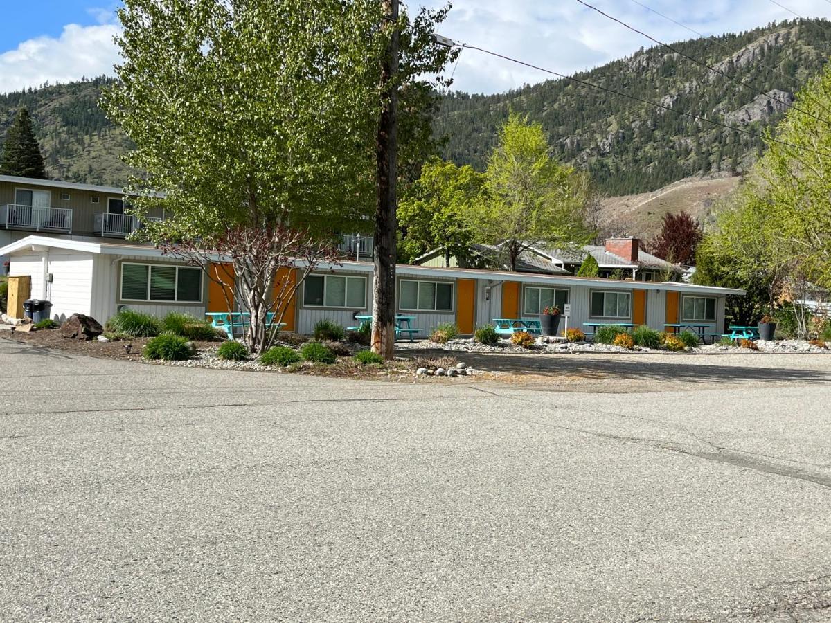 Holiday Beach Resort Motel Okanagan Falls Exteriér fotografie