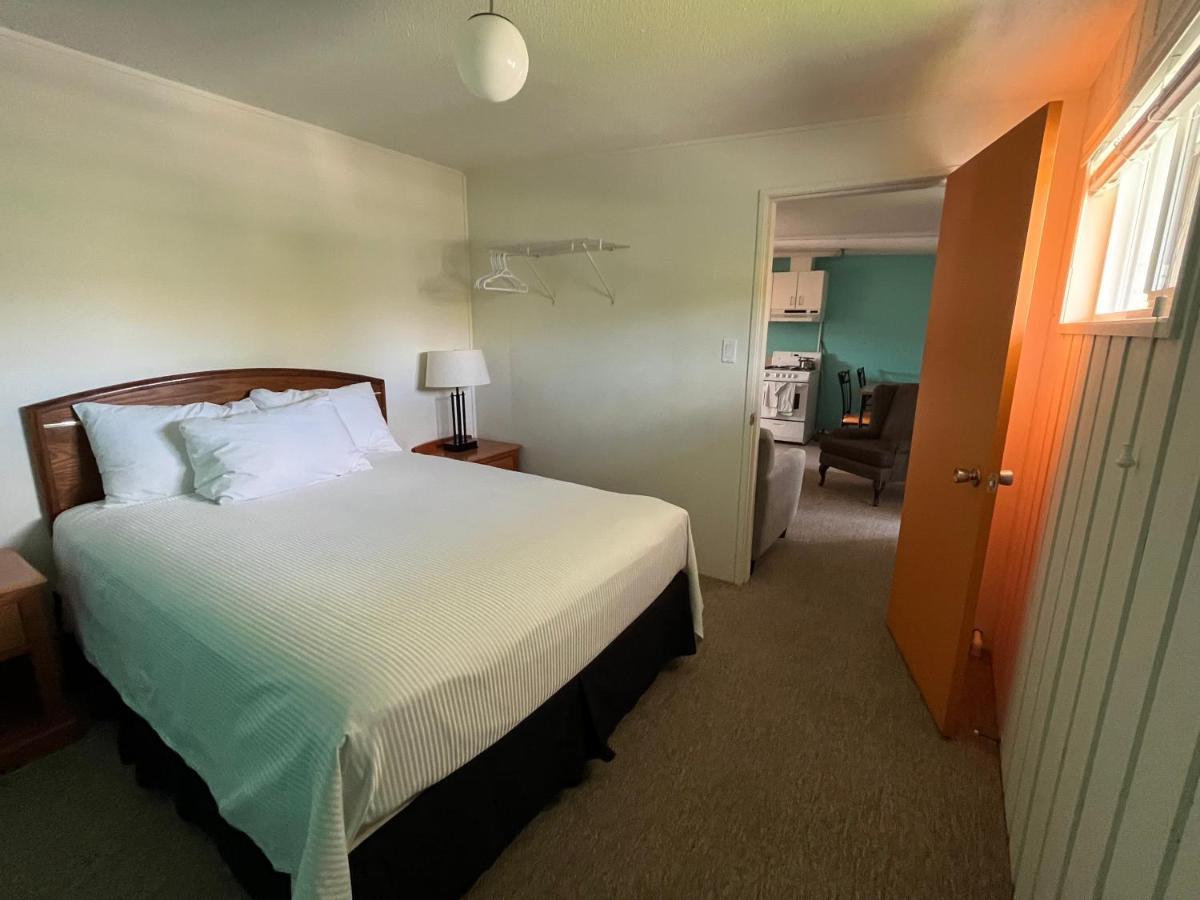 Holiday Beach Resort Motel Okanagan Falls Exteriér fotografie