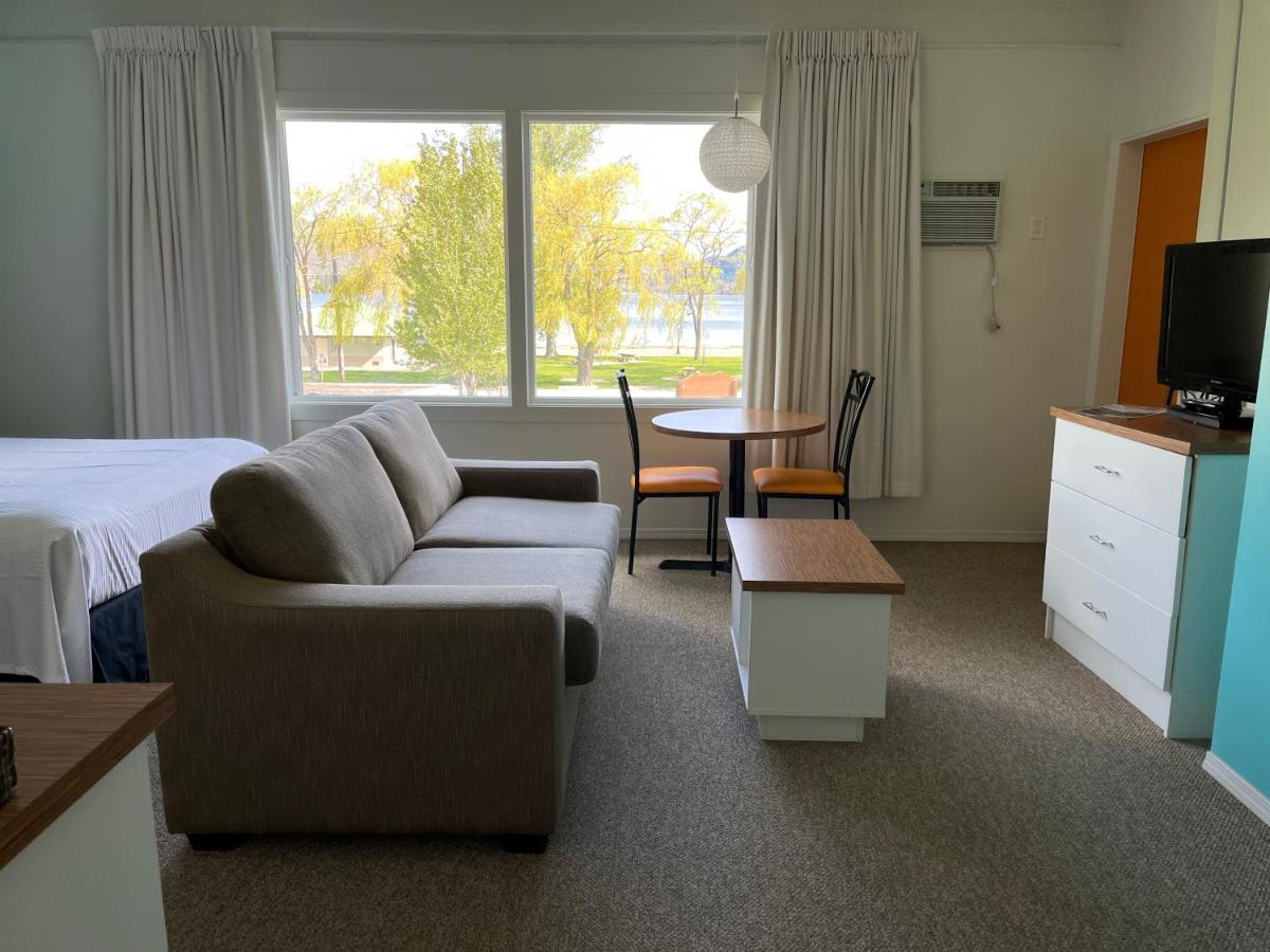 Holiday Beach Resort Motel Okanagan Falls Exteriér fotografie