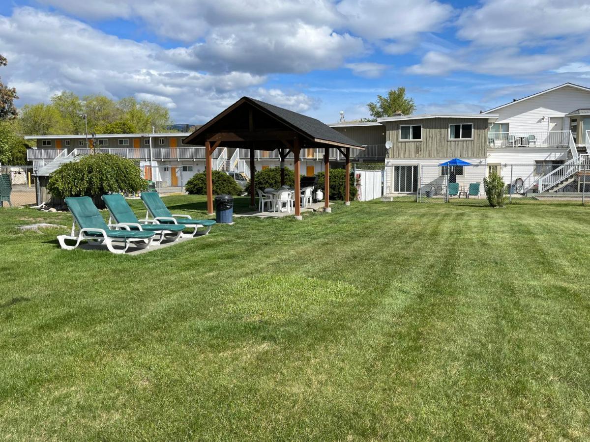 Holiday Beach Resort Motel Okanagan Falls Exteriér fotografie
