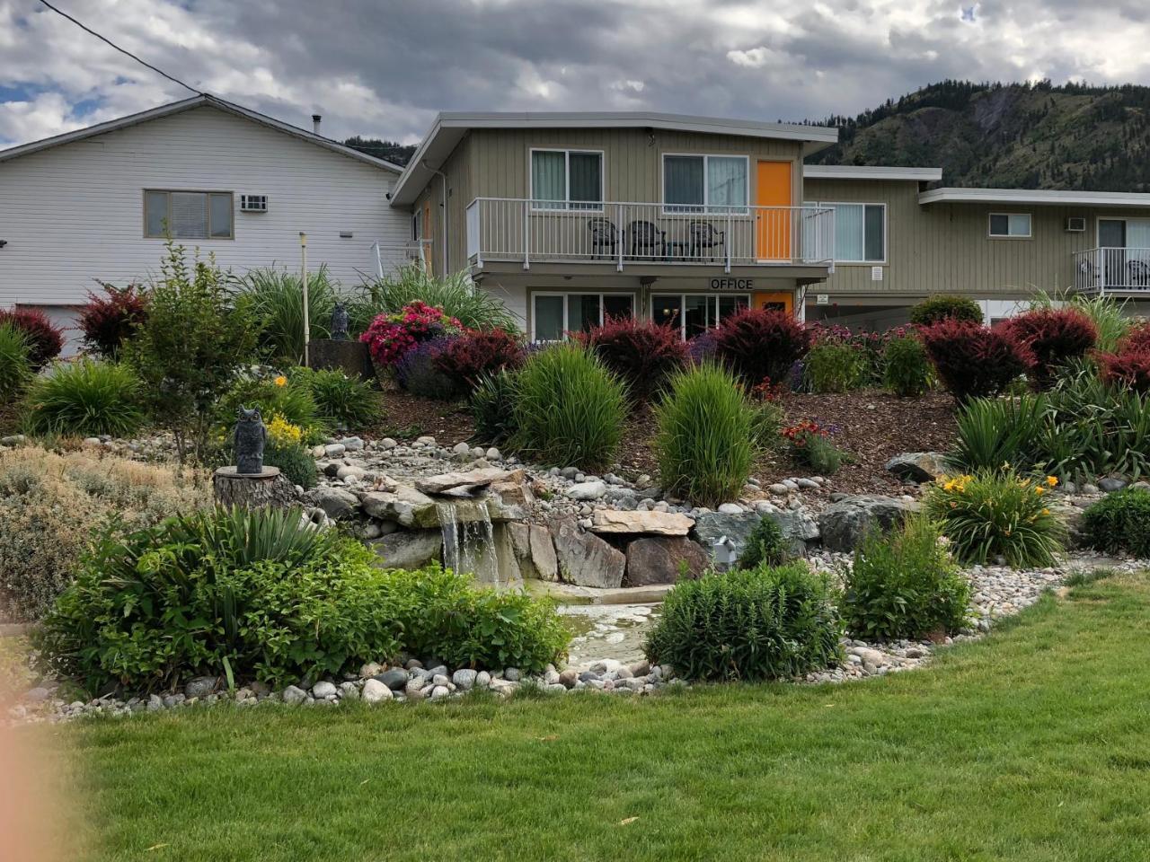 Holiday Beach Resort Motel Okanagan Falls Exteriér fotografie