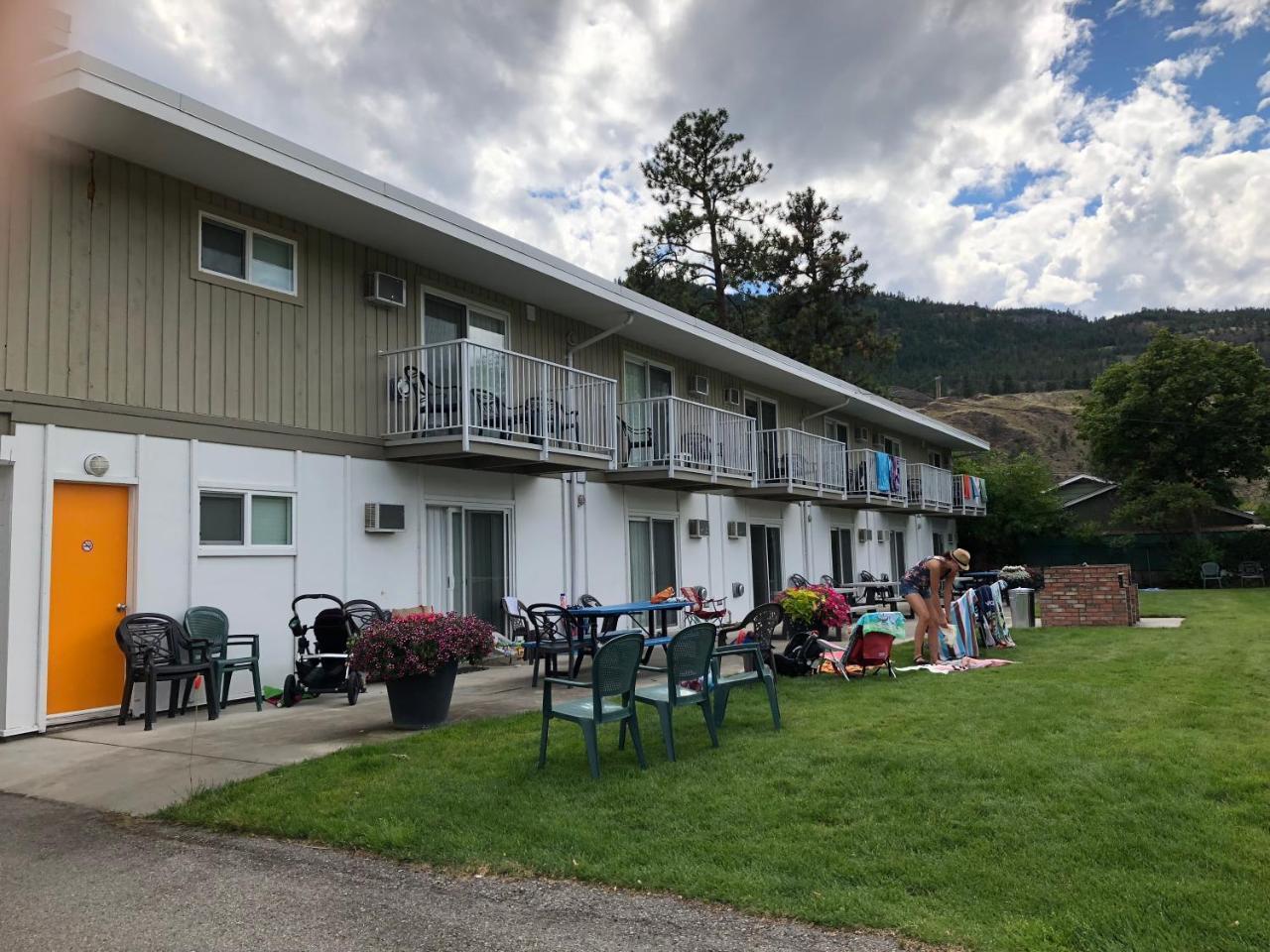 Holiday Beach Resort Motel Okanagan Falls Exteriér fotografie