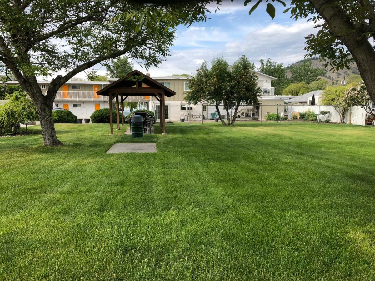 Holiday Beach Resort Motel Okanagan Falls Exteriér fotografie