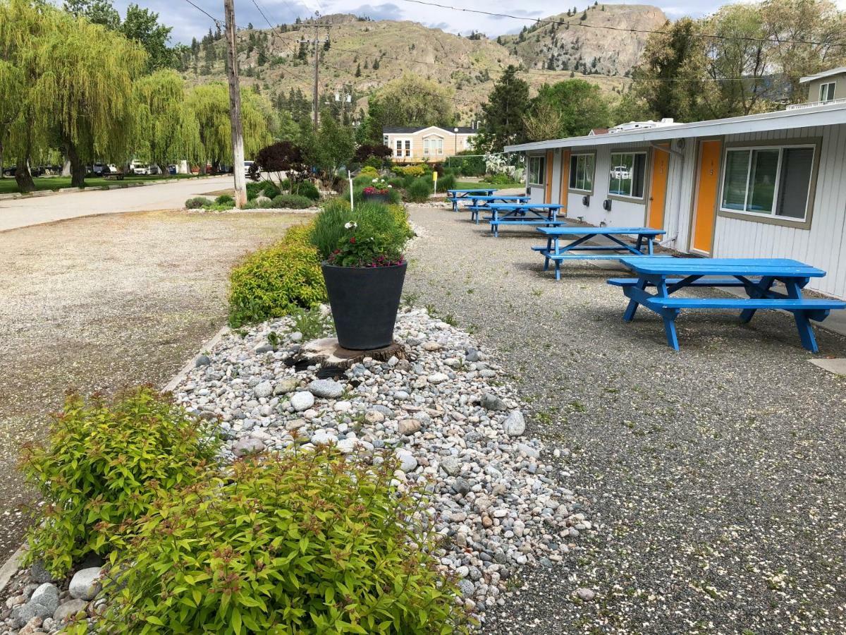 Holiday Beach Resort Motel Okanagan Falls Exteriér fotografie