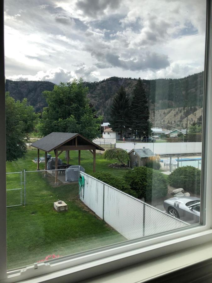 Holiday Beach Resort Motel Okanagan Falls Exteriér fotografie